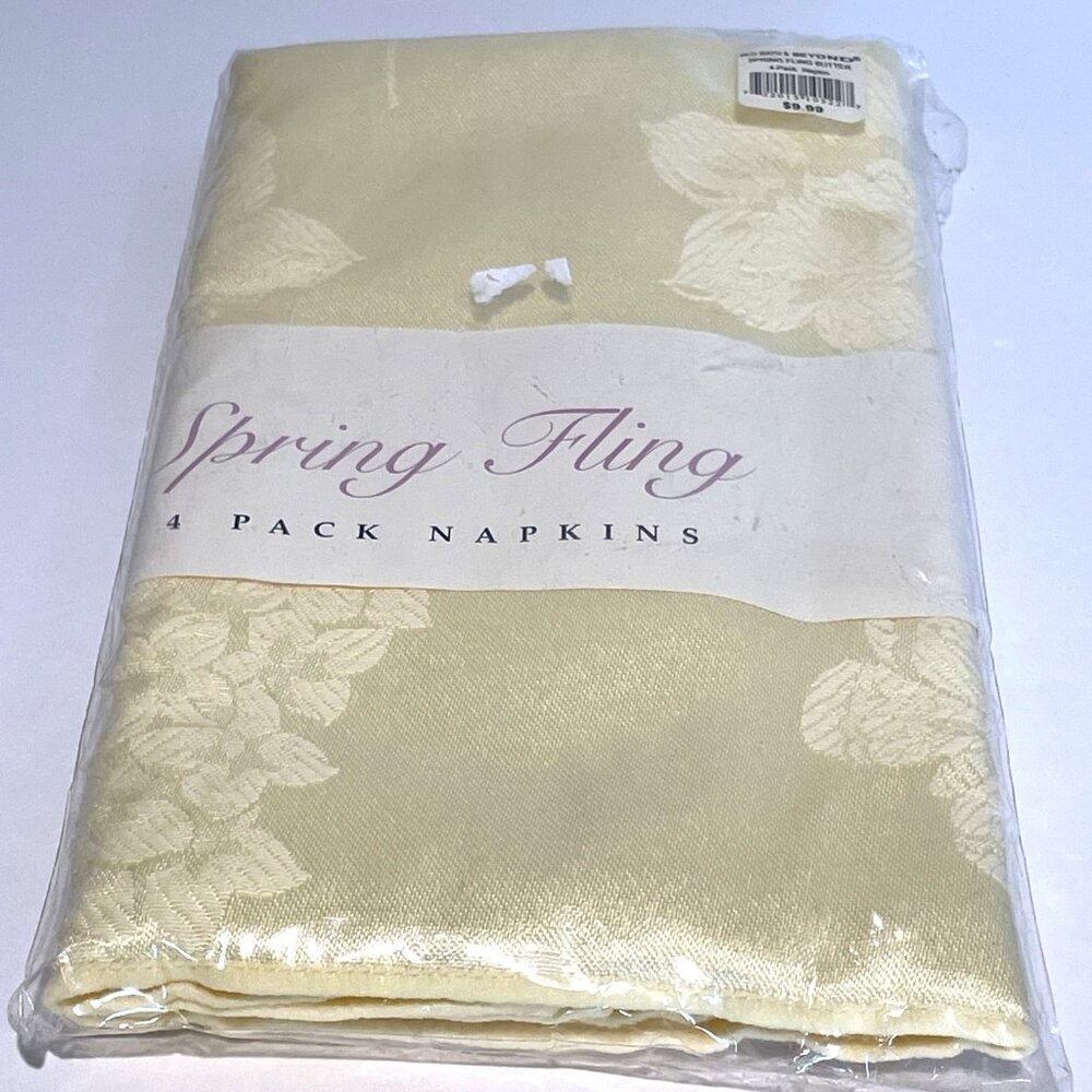 4 Damask Dinner Napkins Buttercup Yellow Floral Jacquard 18X18 Elegant VTG NEW
